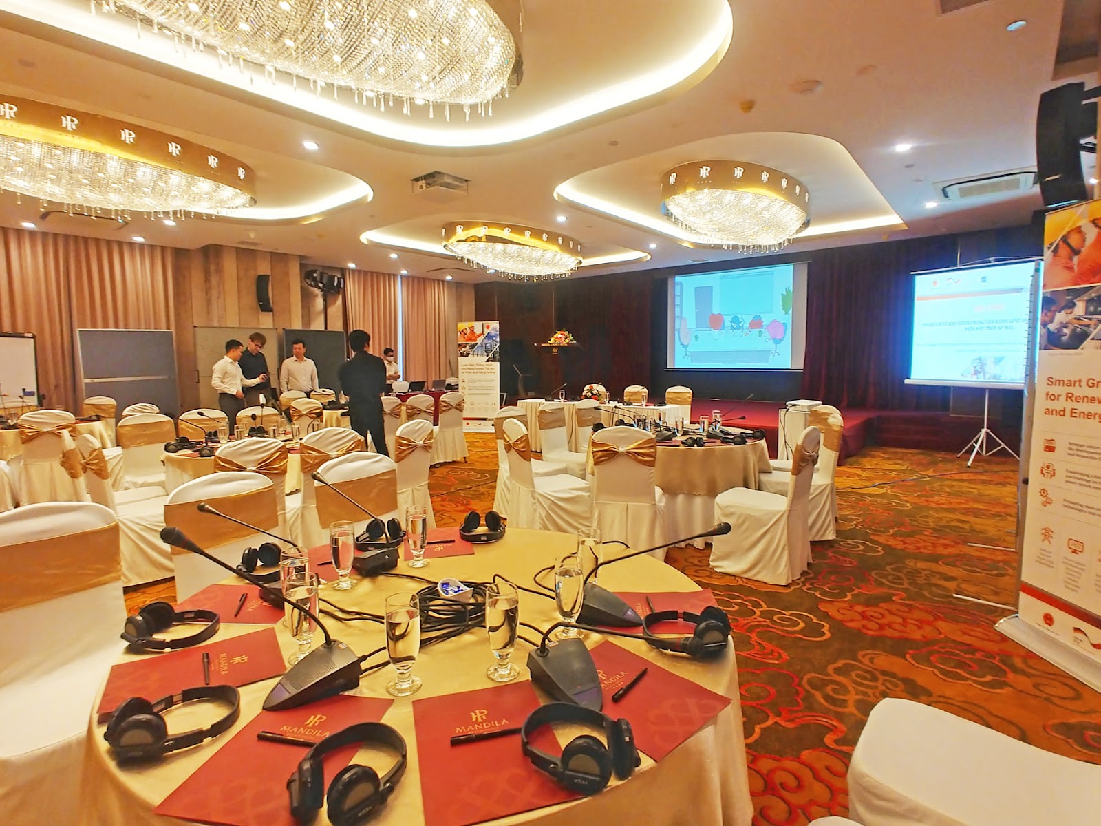 How to organize a company party at a 4-star Da Nang hotel - (2) Modern equipment at the Jasmine conference room
