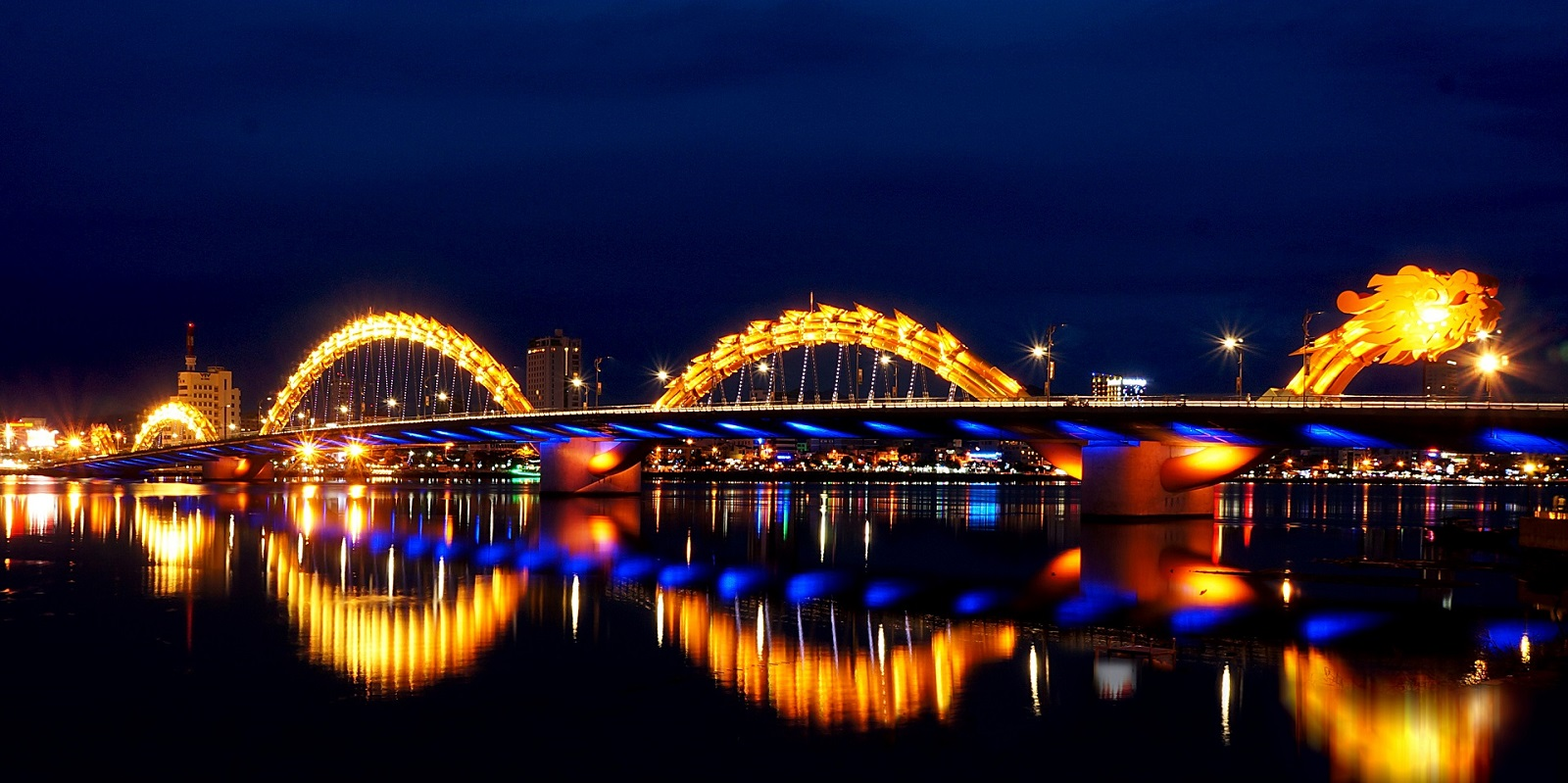 Check-in to the tourism city of Da Nang - The city of bridges - Dragon bridge 