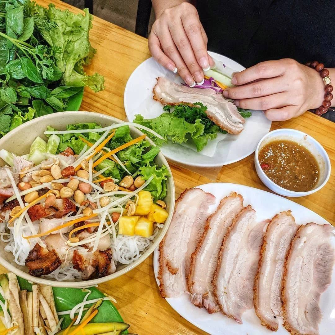 Explore the local specialties that you must try - Banh trang cuon thit heo