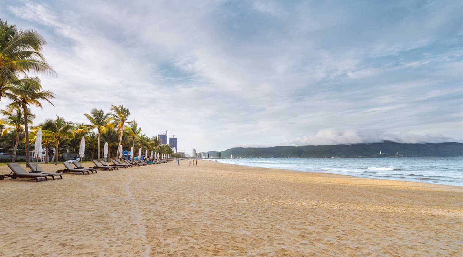 Experience Luxury Sea View Restaurant In Da Nang Note: Beautiful view on the sea Junkie Beach 